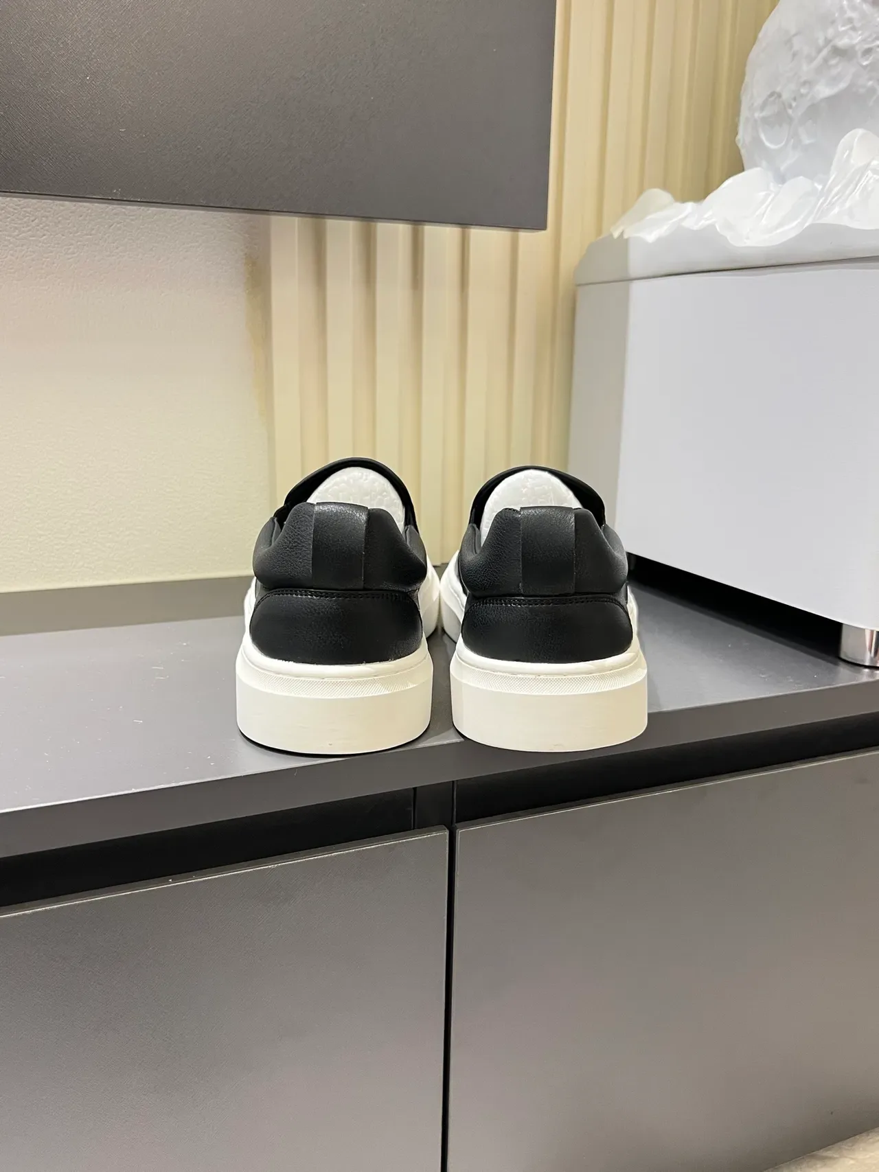Sapatos Casuais Slip-On de Plataforma com Textura Xadrez em Preto 2