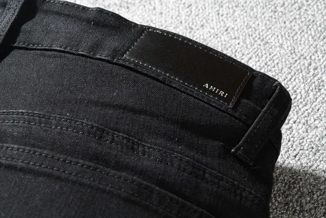 Jeans noirs distressed avec patchwork et rivets 3