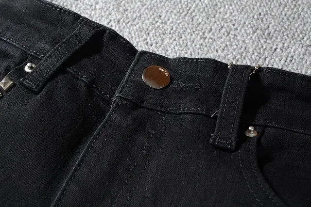 Jeans noirs distressed avec patchwork et rivets 14