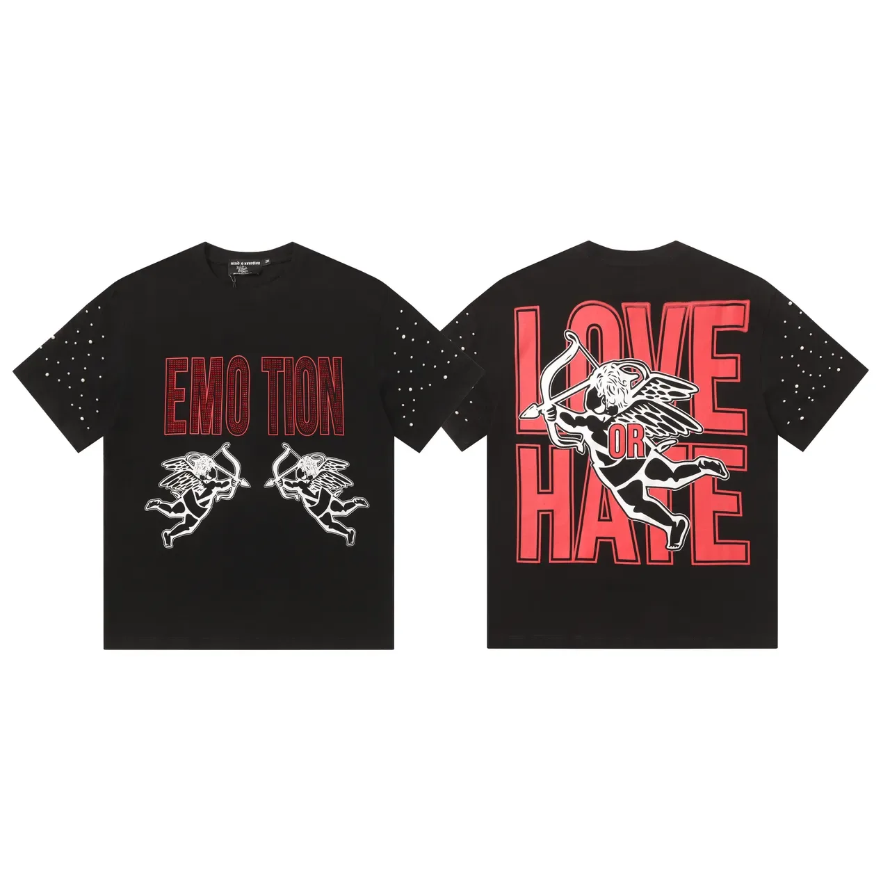 Camiseta preta com estampa gráfica, manga de strass e motivo Cupido 2