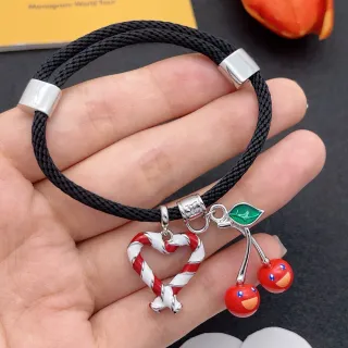 سوارة خيط أسود وأحمر متشابك مع تعويذة إيمل