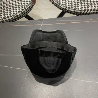 黑色丝绒质感结构棒球帽