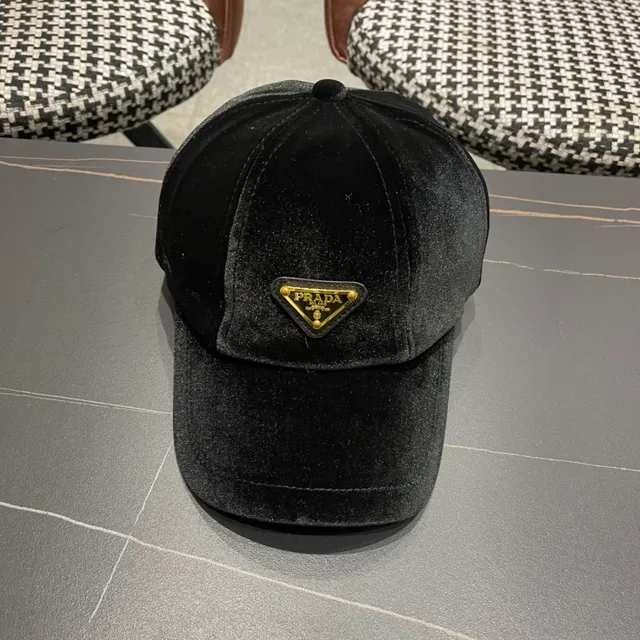 黑色丝绒质感结构棒球帽 2