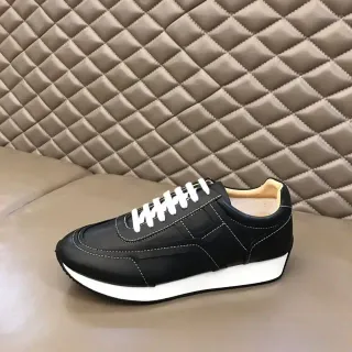 حذاء أسلوب حياة جلد أسود أبيض بانيل خياطة مقارنة