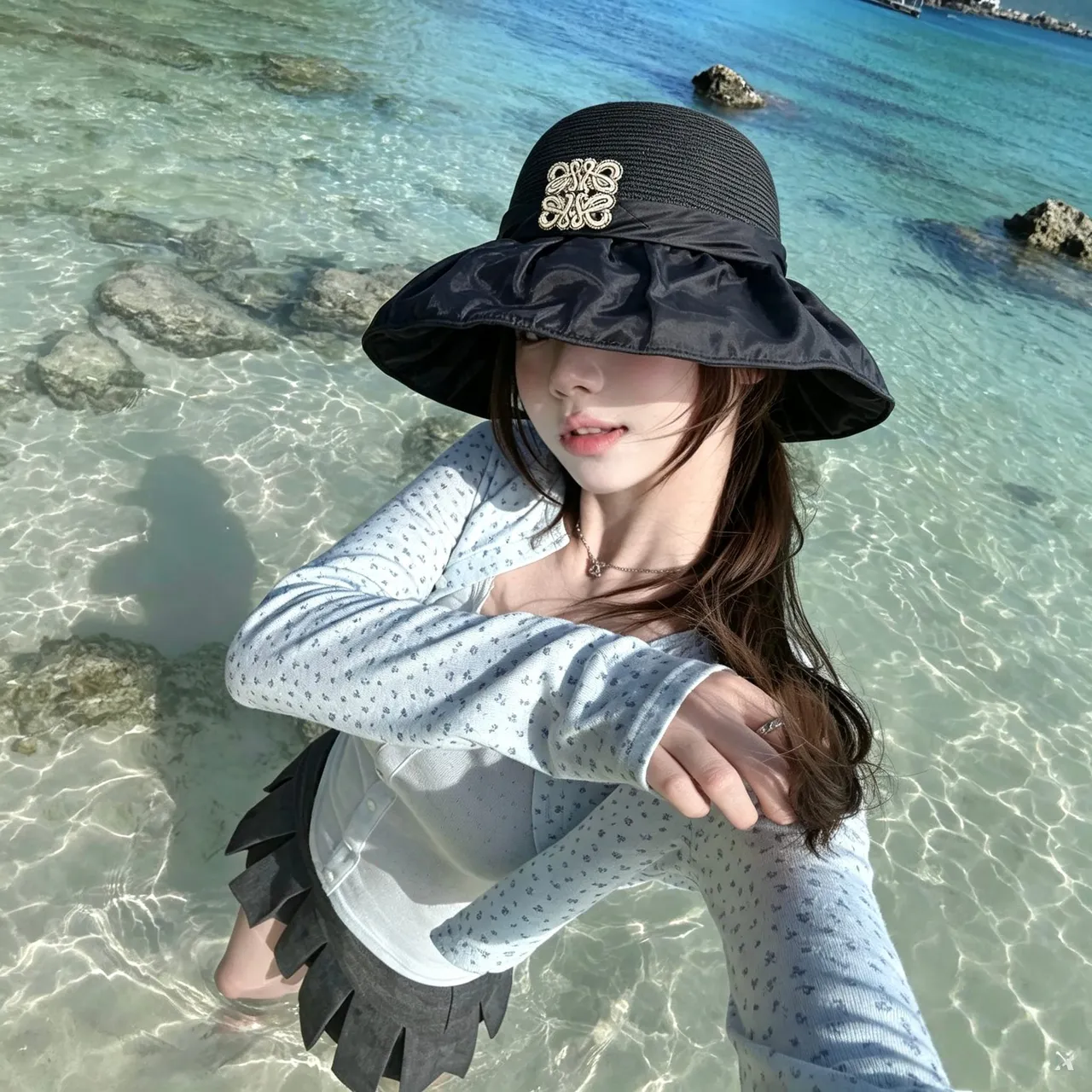Black White Wide-Brimmed Structured Crown Bucket Hat 11