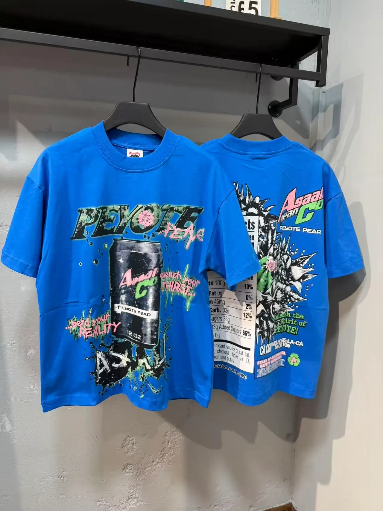 T-shirt oversize bleu et noir à imprimé graphique 11