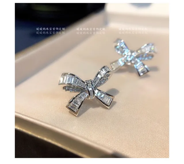 Bow-Shaped Baguette-Cut Stone Stud Earrings 3