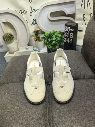 Zapatos Mary Jane marrón de cuero artificial con correa 10