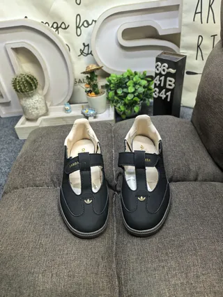 Zapatos Mary Jane marrón de cuero artificial con correa 20