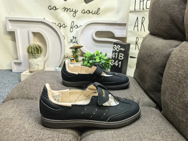 Zapatos Mary Jane marrón de cuero artificial con correa 21