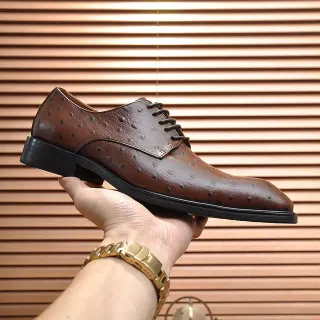 Chaussures Oxford à embout cap-toe texturées en autruche brun