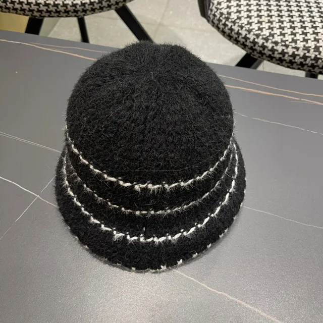 Sombrero de cubo gris carbón y blanco de punto 3
