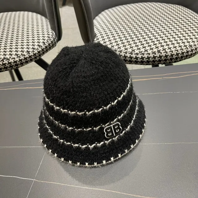 Sombrero de cubo gris carbón y blanco de punto 5