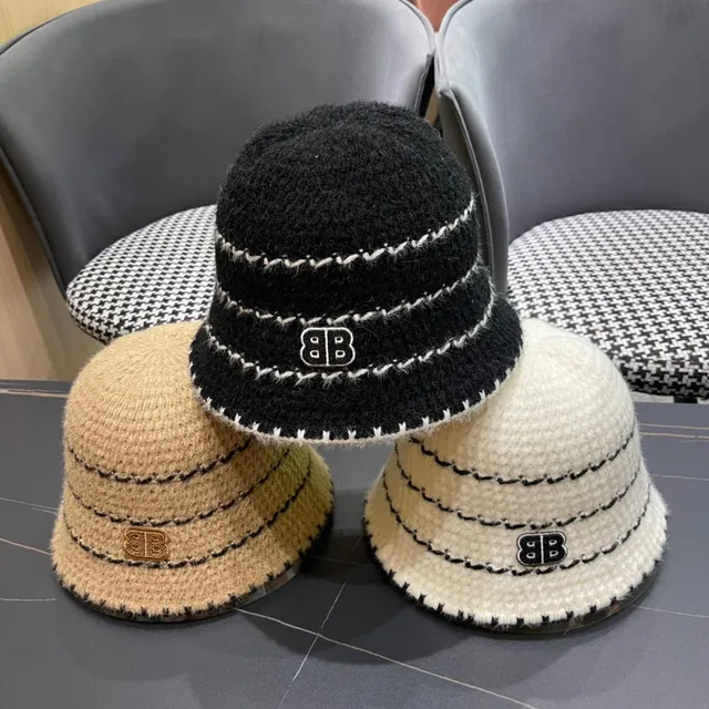 Sombrero de cubo gris carbón y blanco de punto 8