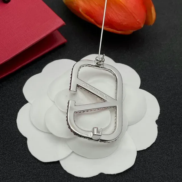 Crystal-Embellished Geometric V-Shaped Silver and Pink Brooch 3