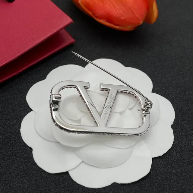 Crystal-Embellished Geometric V-Shaped Silver and Pink Brooch 4