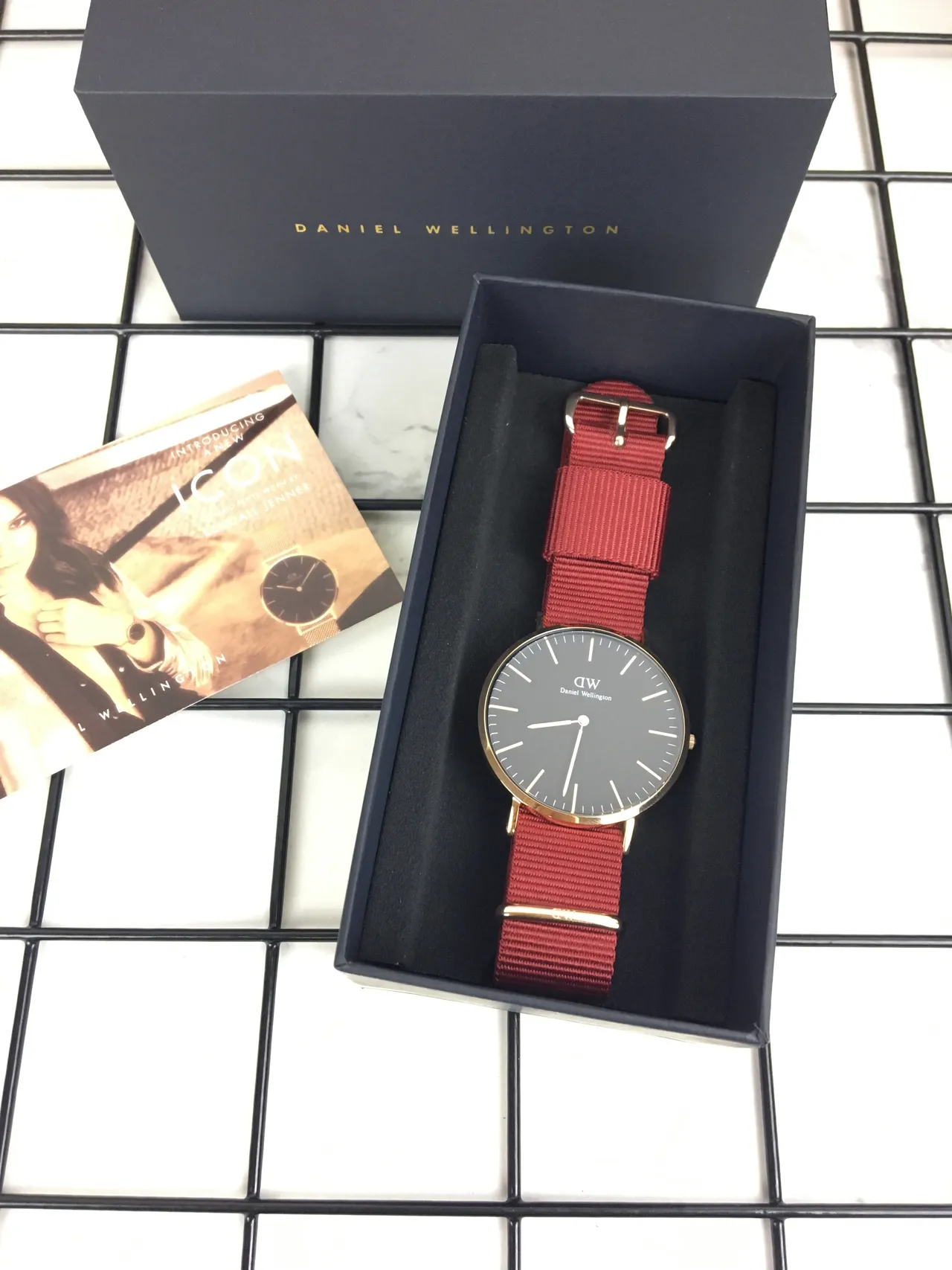 Daniel Wellington Burdeos Dorado Carcasa Minimalista Reloj de Cuarzo 2