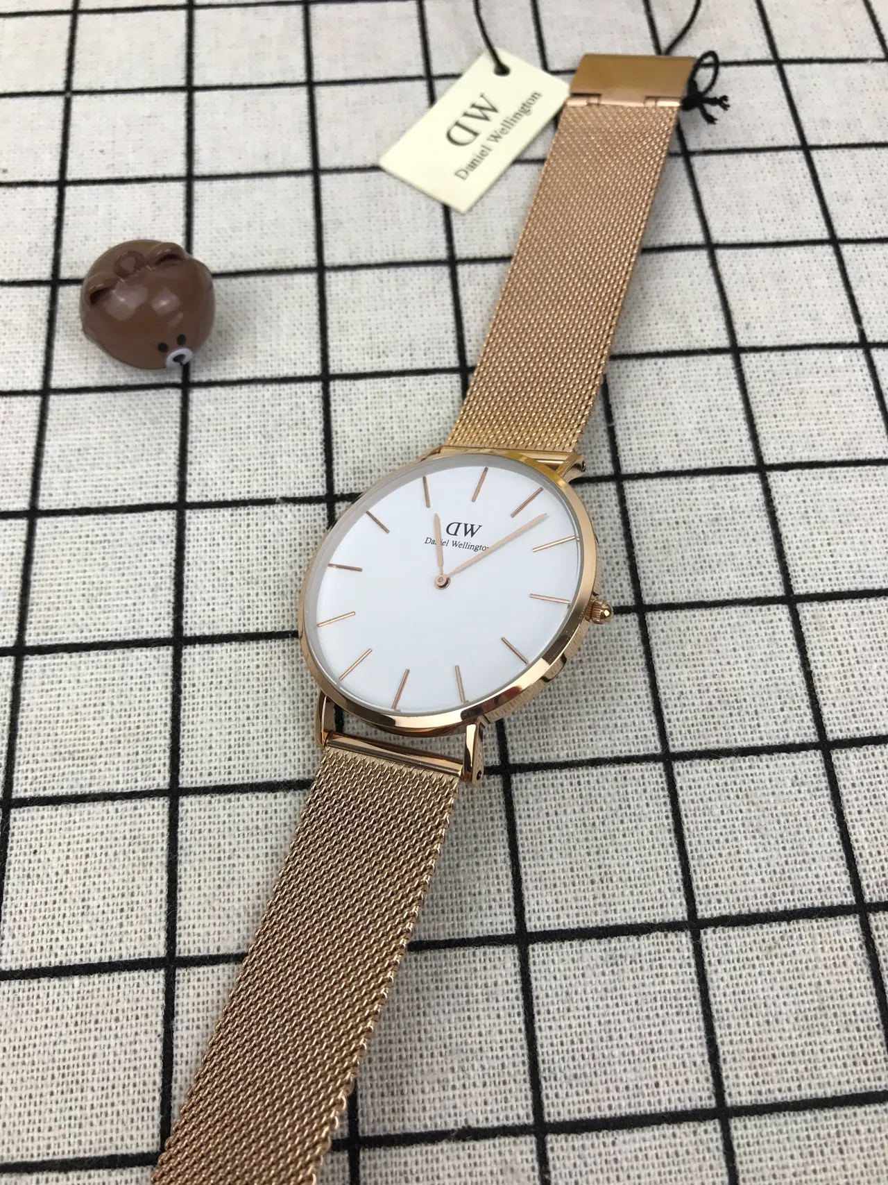 Daniel Wellington Classic Petite सुनहरी जाली सफेद डायल क्वार्ट्ज घड़ी 3
