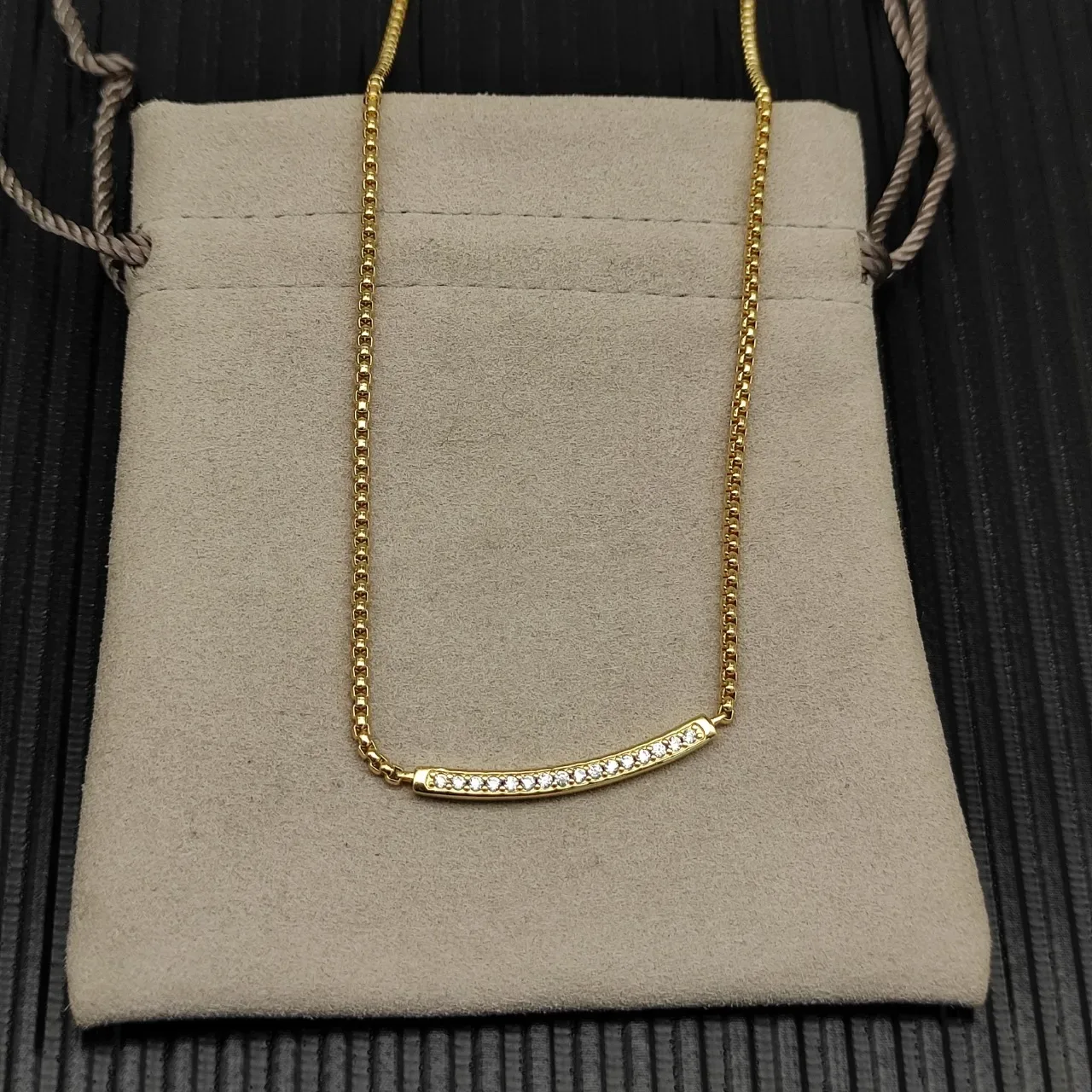 David Yurman Gold Beige Box Chain Curved Bar Pendant Necklace 9