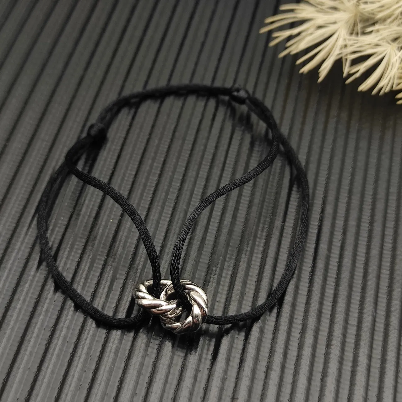 David Yurman Encanto Nó Pulseira de Corda Preta 5