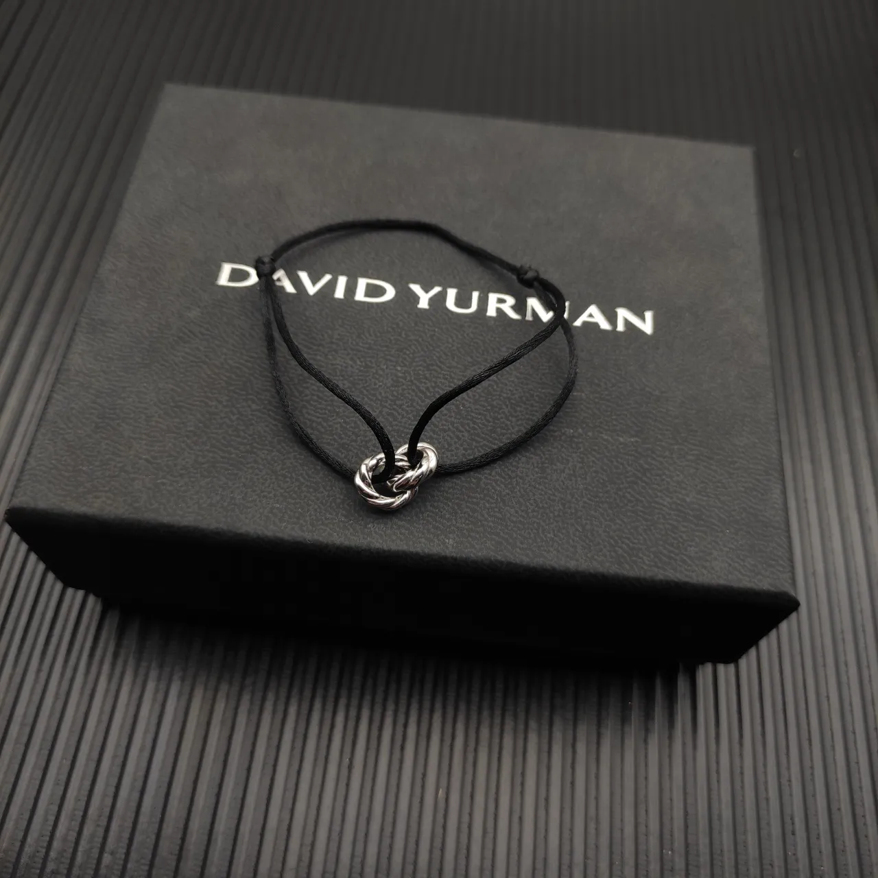 David Yurman Encanto Nó Pulseira de Corda Preta 8