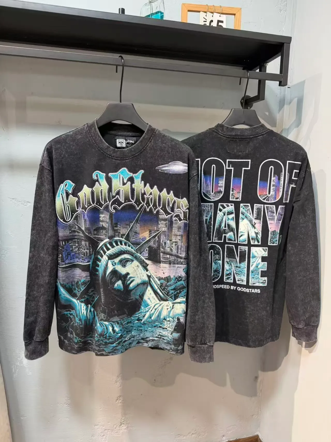 Distressed Acid-Wash Graphic Print Cropped Long-Sleeve T-Shirt 9