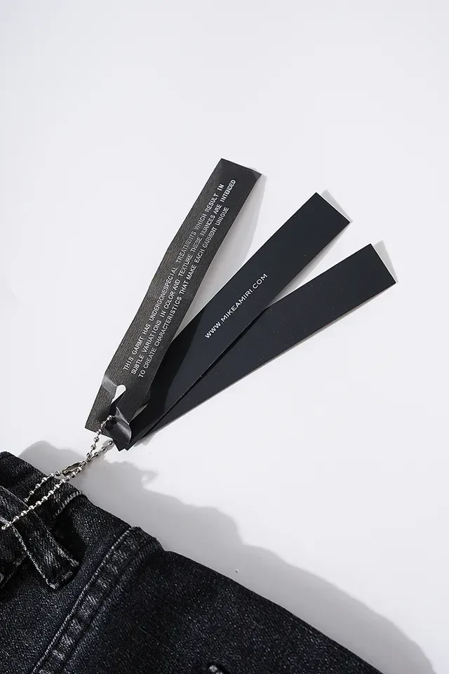 Jeans noirs déchirés brodés avec monogramme 6