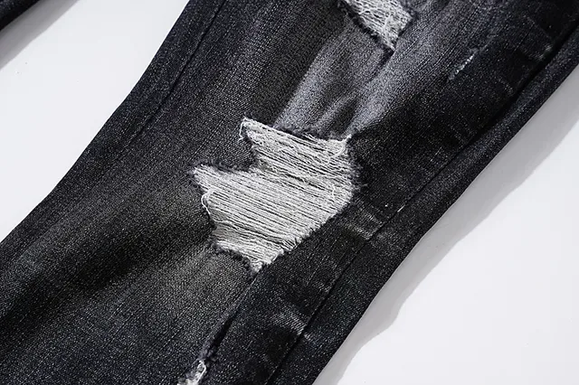 Jeans noirs déchirés brodés avec monogramme 9