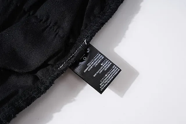 Jeans noirs déchirés brodés avec monogramme 12