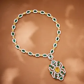 Collier pendentif émeraude et saphir jaune gem-set