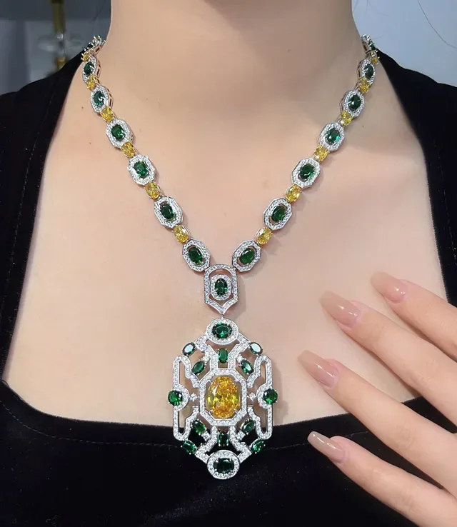 Collier pendentif émeraude et saphir jaune gem-set 2