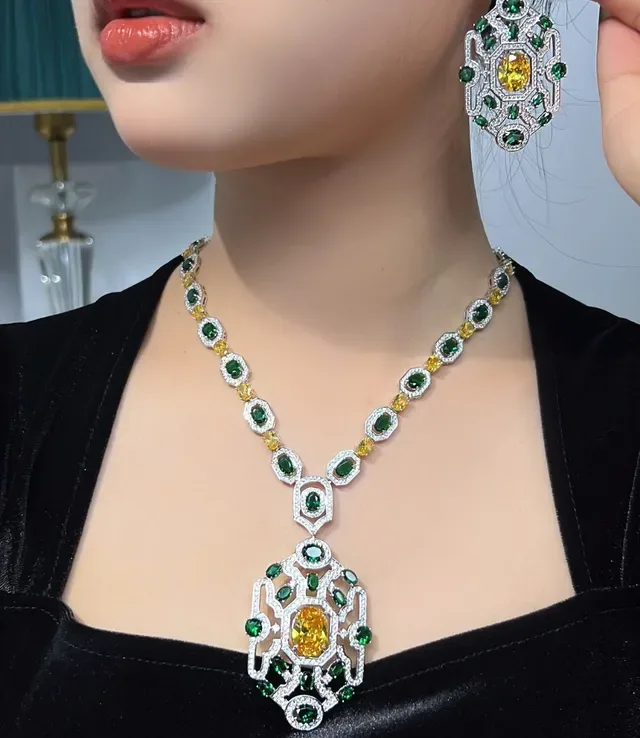 Collier pendentif émeraude et saphir jaune gem-set 6