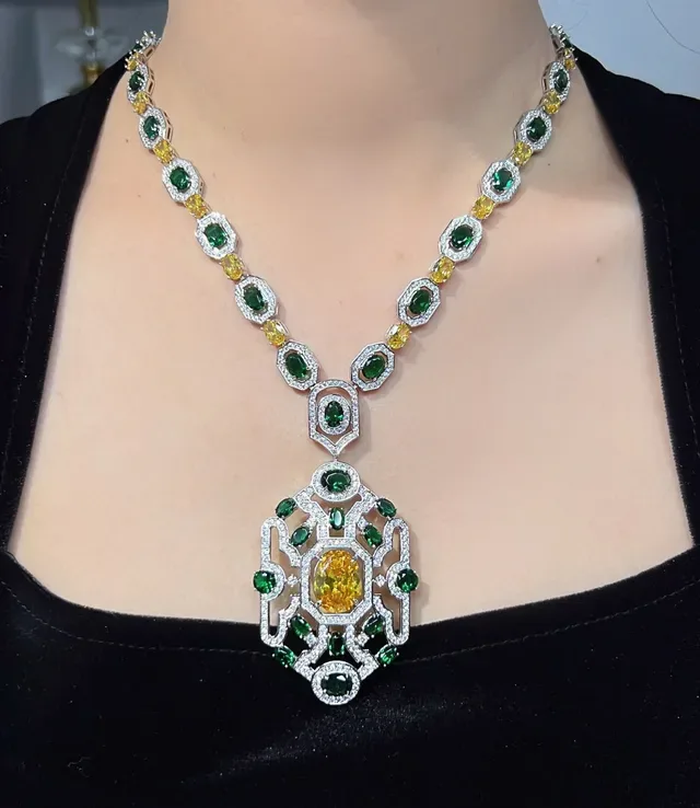 Collier pendentif émeraude et saphir jaune gem-set 8