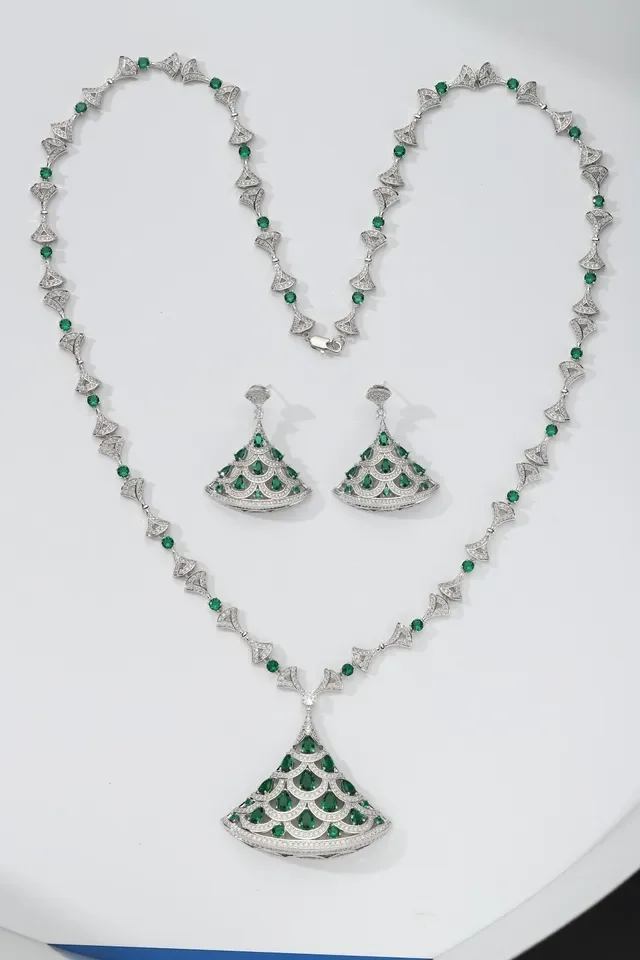 Fan-Shaped Scalloped Emerald and Diamond Pendant Necklace 8