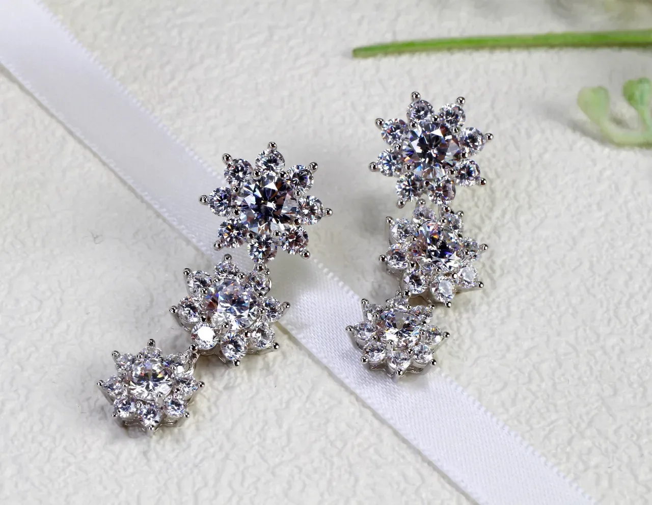 Floral Cluster Dangling Crystal Earrings 8