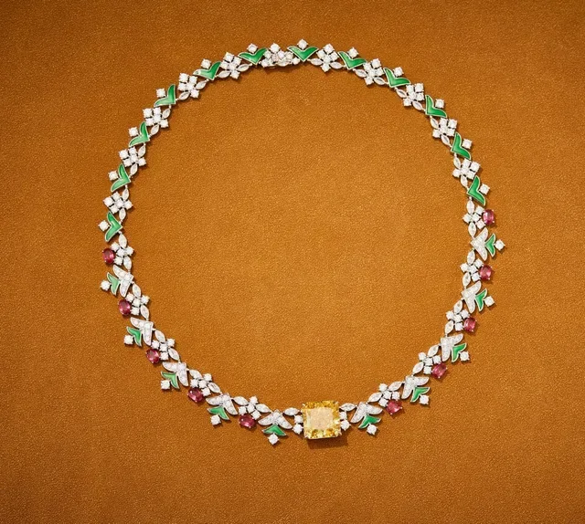Collar Necklace Floral de Esmalte y Gemas 2