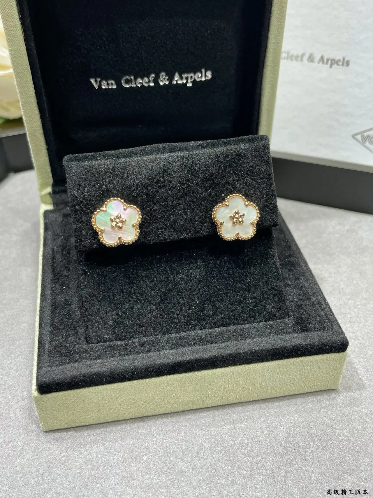 Floral Quatrefoil Mother-of-Pearl and Gold-Tone Stud Earrings 8