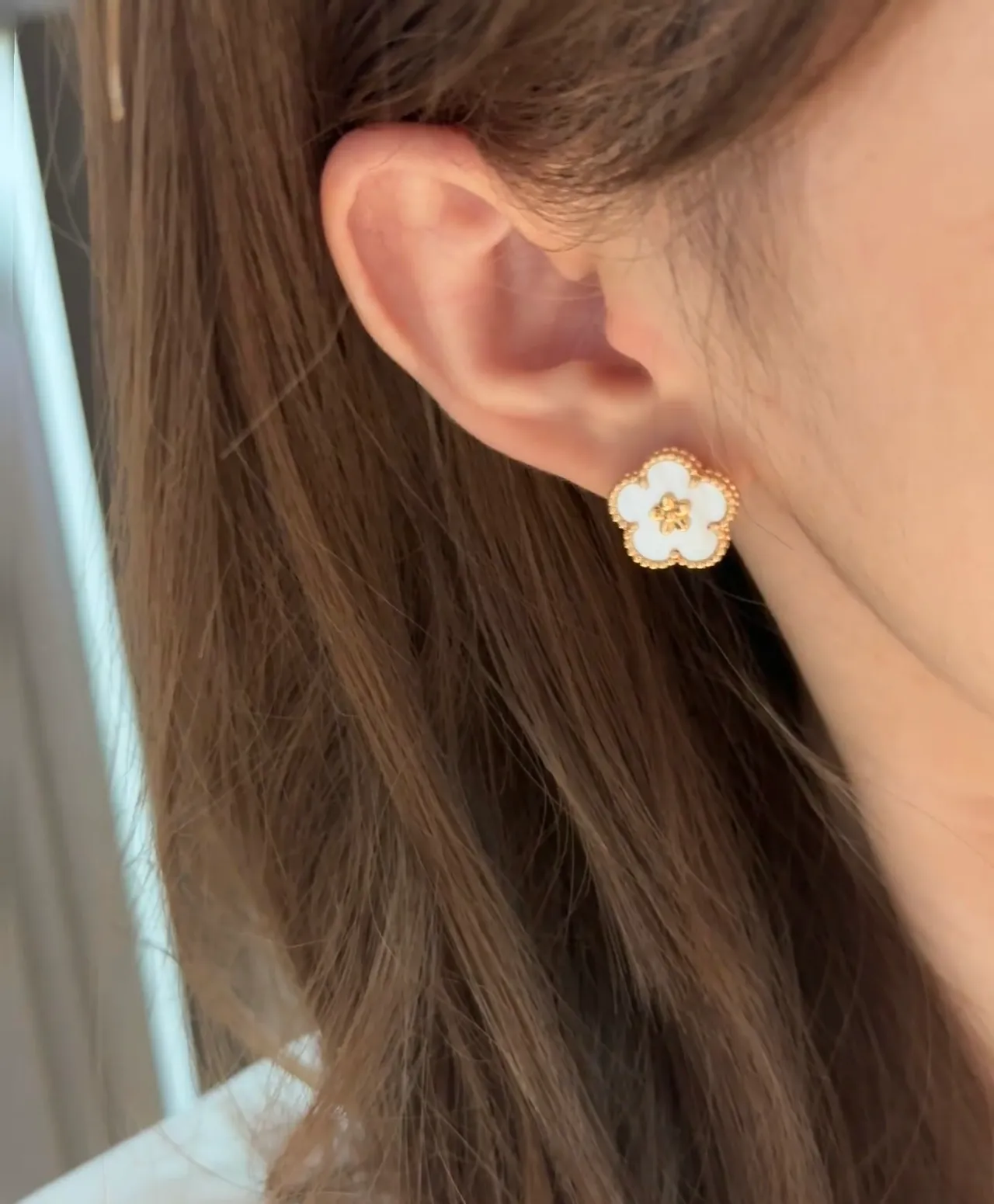 Floral Quatrefoil Mother-of-Pearl and Gold-Tone Stud Earrings 9