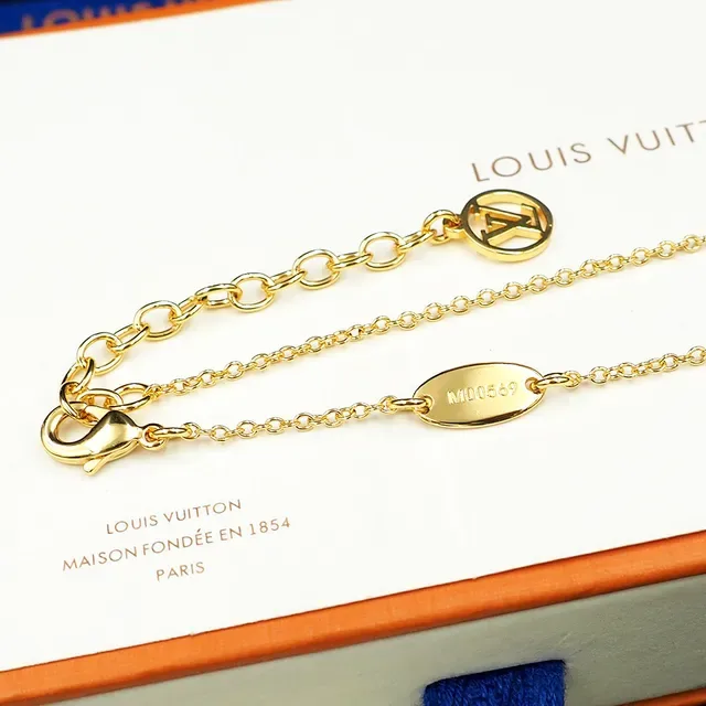 Gold Chain Toggle Clasp Necklace 5