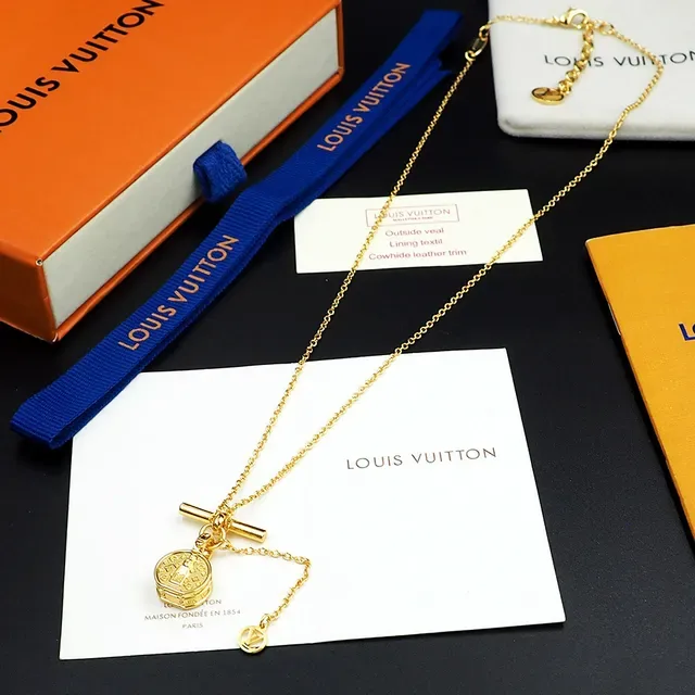 Gold Chain Toggle Clasp Necklace 6
