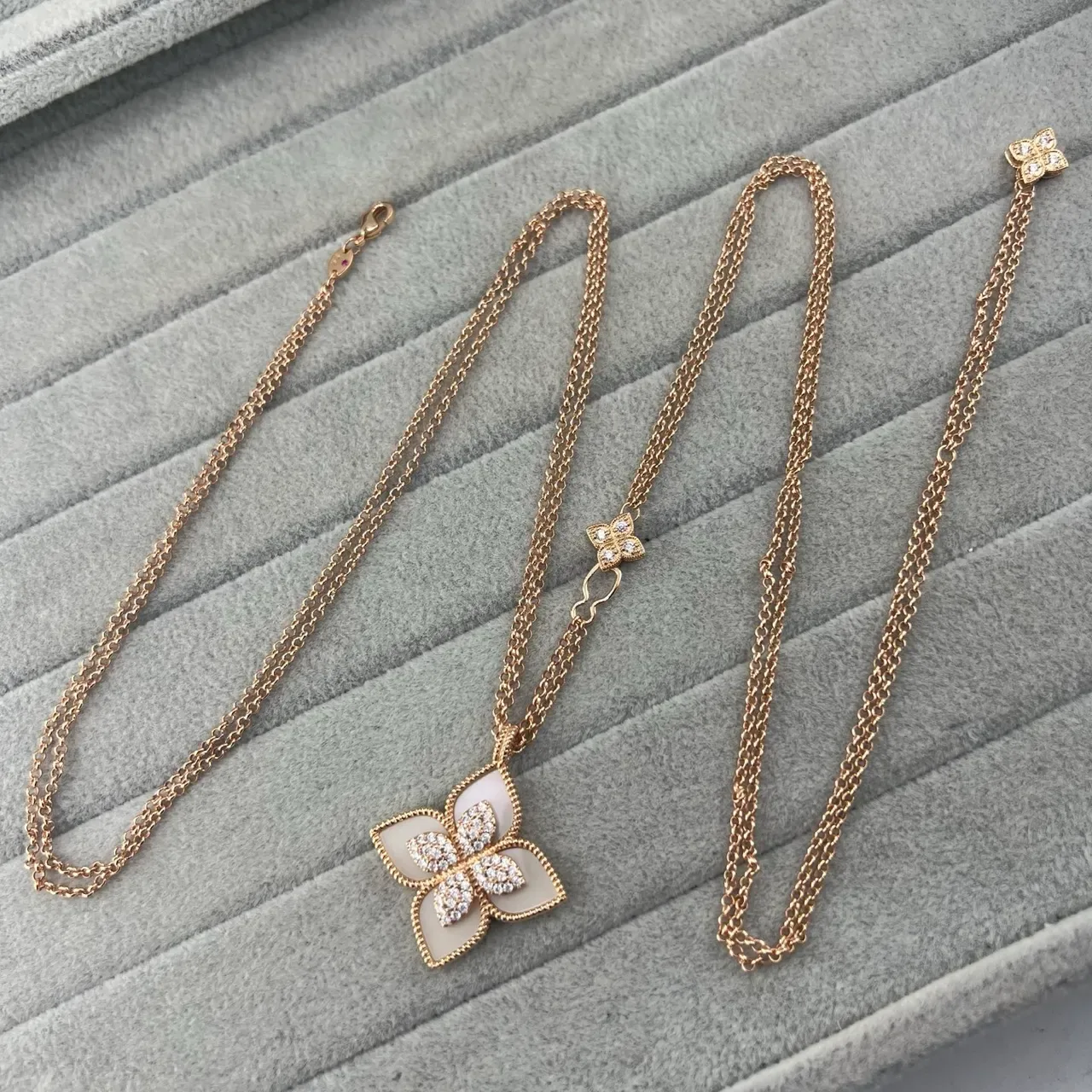 Gold Green Chain Four-Petal Floral Pendant Necklace 3