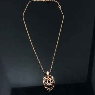 Collier pendentif or violet honeycomb lattice avec accents de gemmes facetées