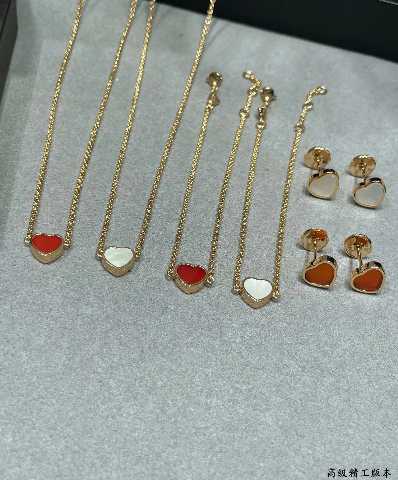 Collier Chaîne Rouge Pendentif en Forme de Cœur en Or 3