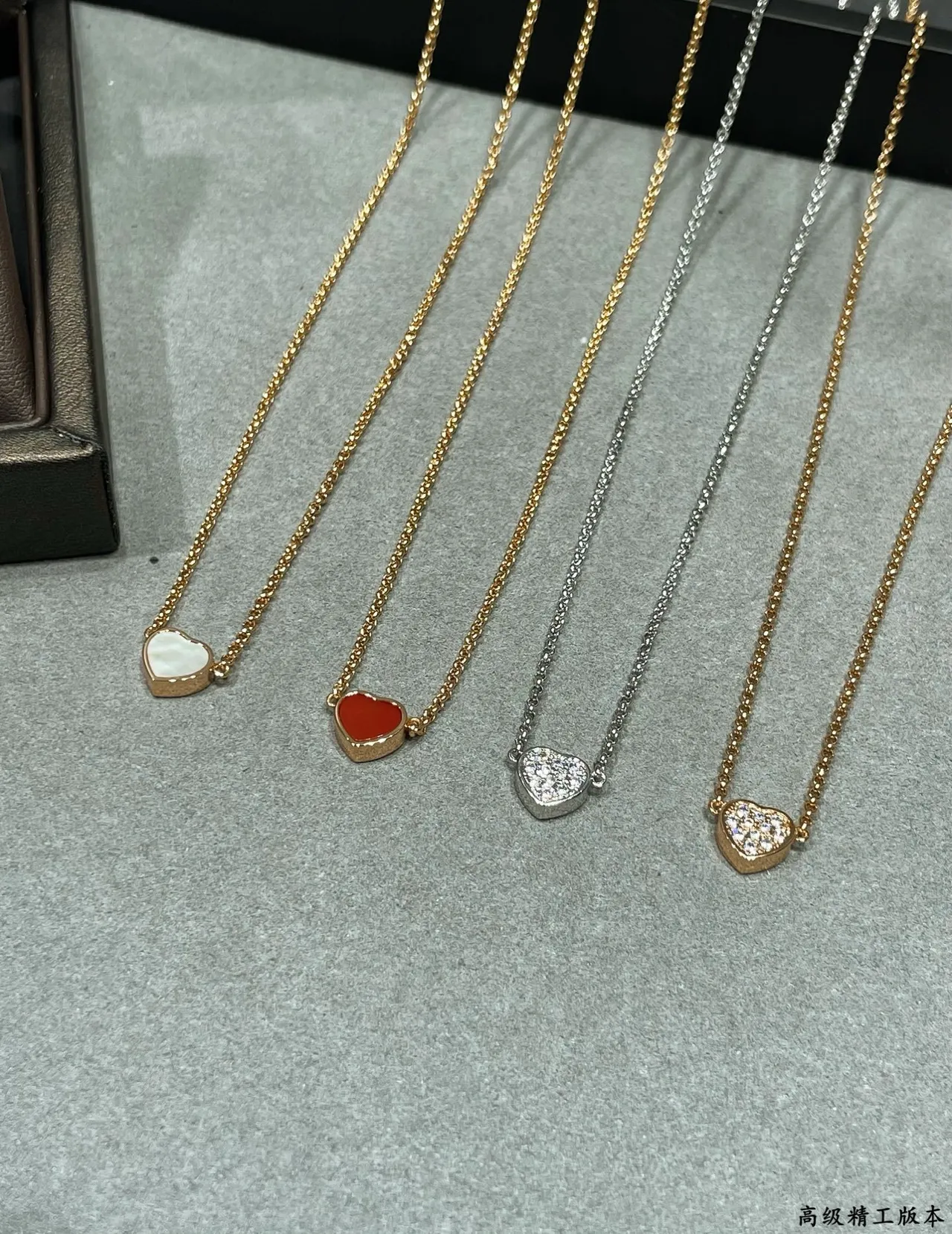Collier Chaîne Rouge Pendentif en Forme de Cœur en Or 6