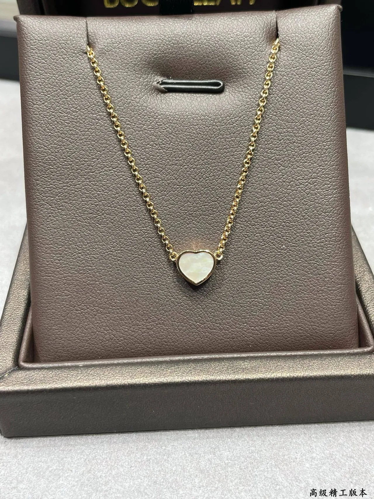Collier Chaîne Rouge Pendentif en Forme de Cœur en Or 7