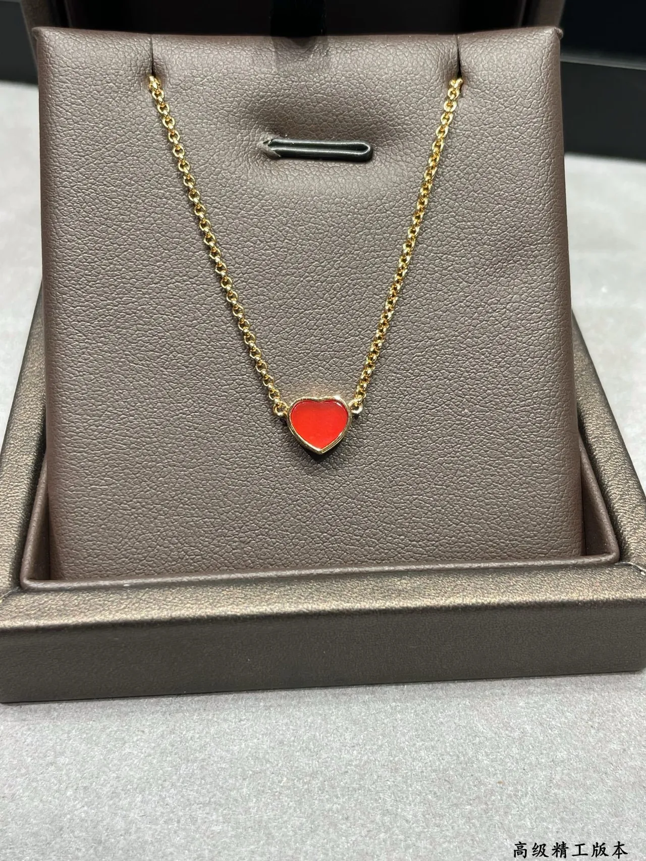 Collier Chaîne Rouge Pendentif en Forme de Cœur en Or 8