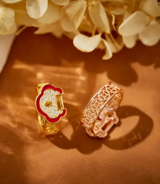 Gold Red Filigree Band Pavé-Set Clear Stones Ring 8