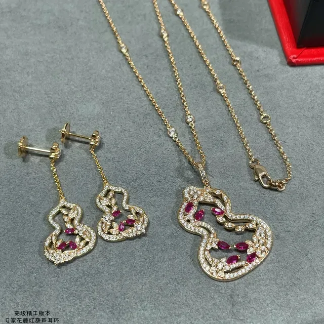 Gold Red Filigree Gourd-Shaped Pendant Earrings 2