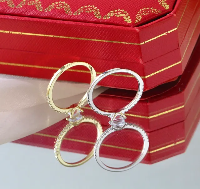 Anillo de banda con piedra central de corte esmeralda Pavé en oro y plata 3