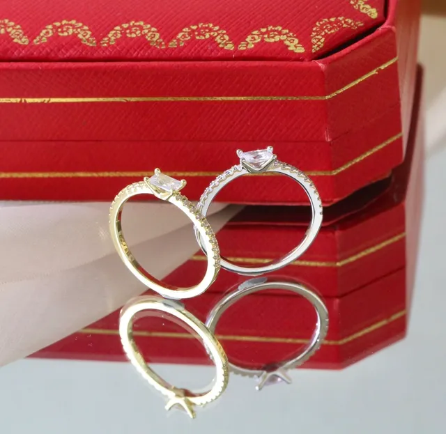 Anillo de banda con piedra central de corte esmeralda Pavé en oro y plata 4